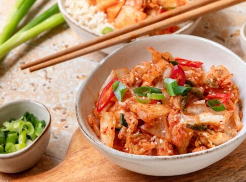 kimchi-de-ora-pro-nobis-transforma-planta-em-fermentado-saboroso