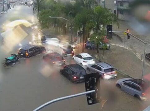 defesa-civil-emite-alerta-extremo-apos-temporal-deste-sabado-(17/1)