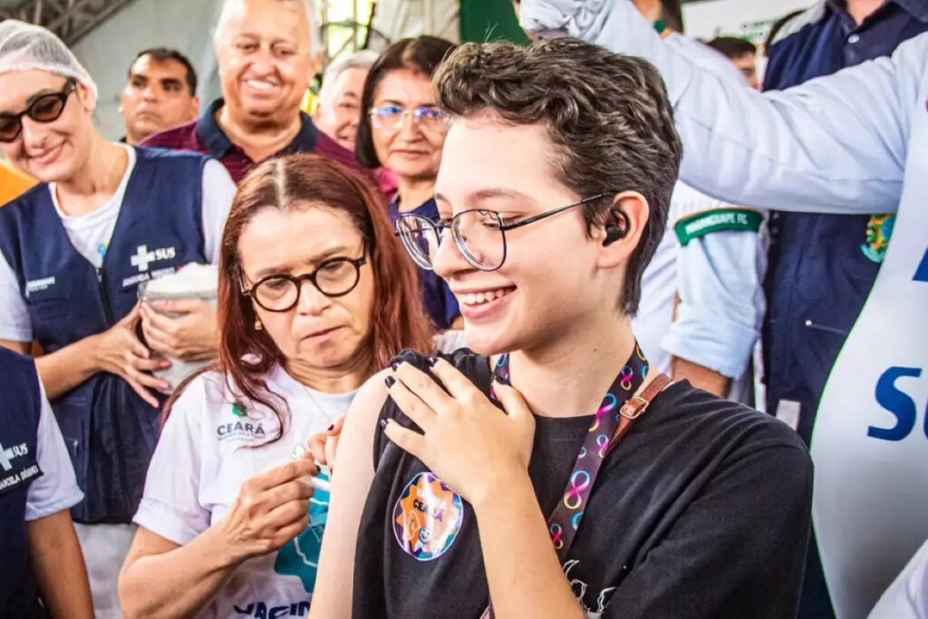 cidades-do-ce-e-mg-iniciam-vacinacao-contra-dengue-com-dose-unica