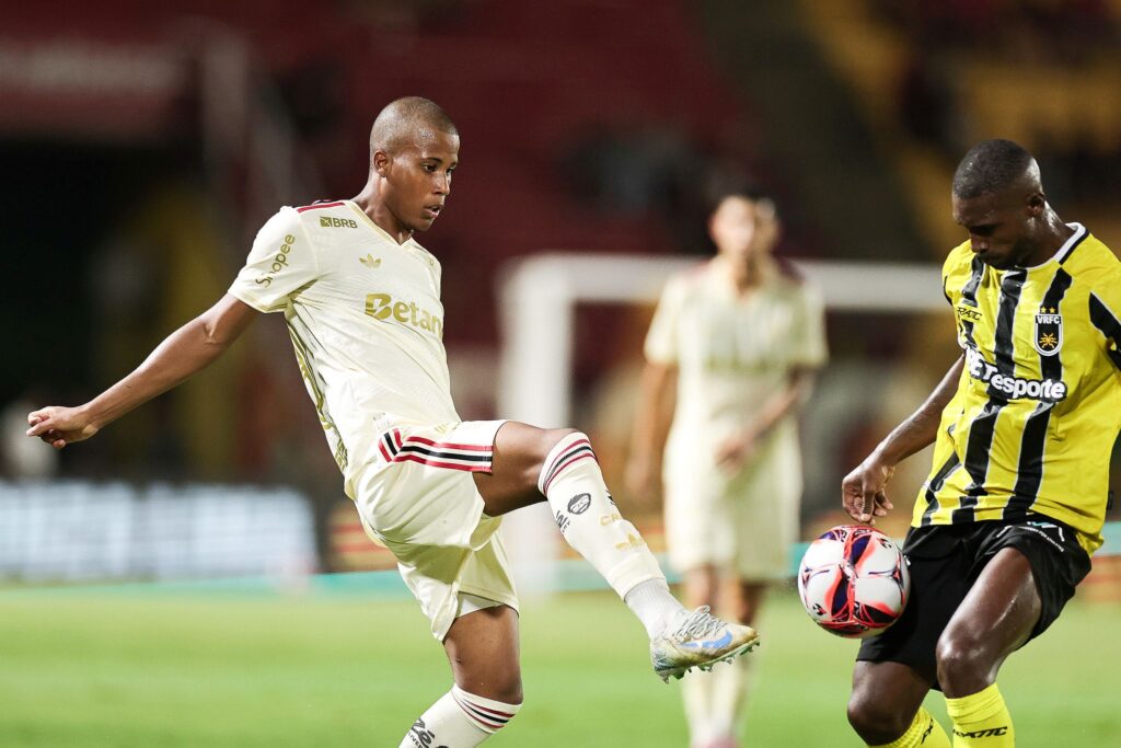 volta-redonda-derrota-flamengo,-que-segue-sem-vencer-em-2025