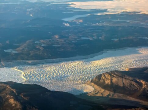 trump-quer-tarifar-paises-europeus-contrarios-a-compra-da-groenlandia