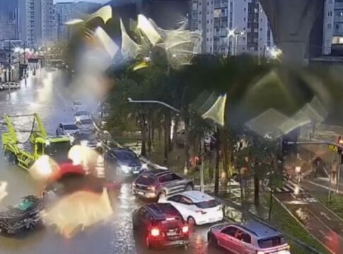 chuva-provoca-alagamentos-e-deixa-desalojados-em-dia-de-alerta-extremo