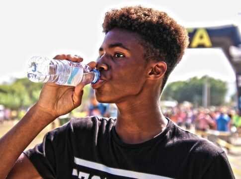corrida-de-rua:-saiba-como-se-hidratar-do-jeito-certo
