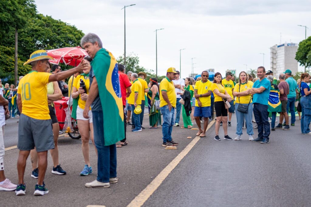 ato-convocado-por-desembargador-reune-apoiadores-de-bolsonaro-no-df.-veja-video