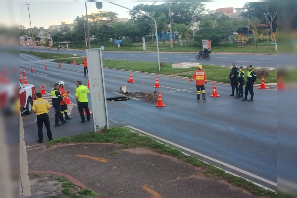 cratera-de-7-metros-se-abre-e-interdita-via-em-regiao-do-df