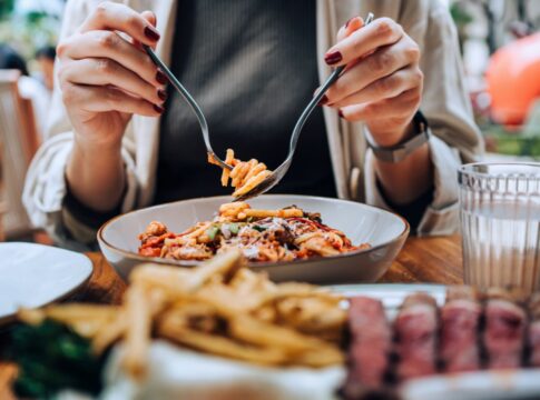 quantas-vezes-comer-por-dia?-nutrologa-revela-as-melhores-estrategias