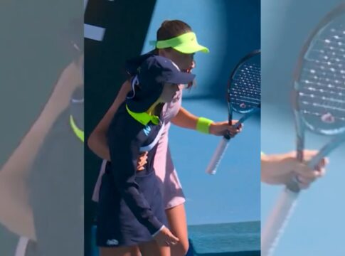 boleira-desmaia-com-calor-durante-partida-do-australian-open.-veja-video