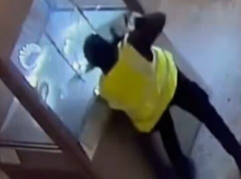 imagens-ineditas-revelam-detalhes-de-roubo-ao-museu-do-louvre.-video