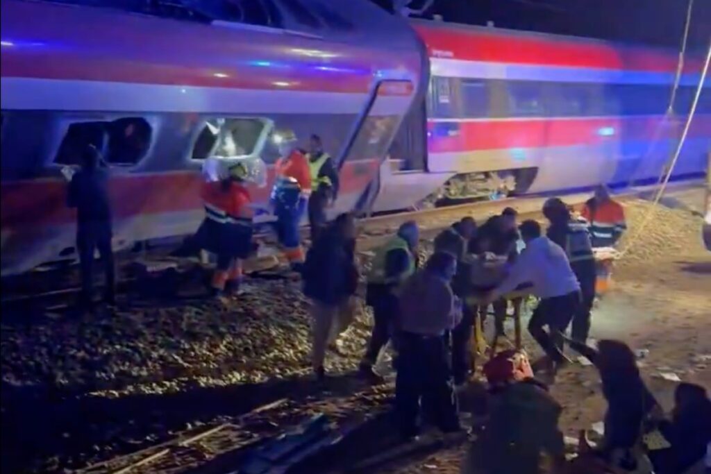 colisao-entre-trens-deixa-ao-menos-21-mortos-na-espanha