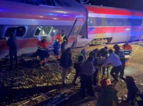 colisao-entre-trens-deixa-ao-menos-21-mortos-na-espanha