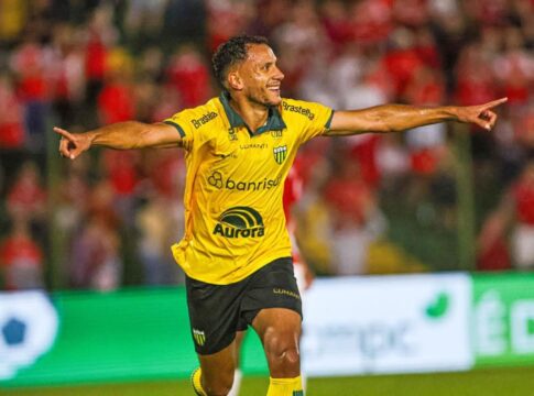 ypiranga-vence-internacional-de-virada-pelo-campeonato-gaucho