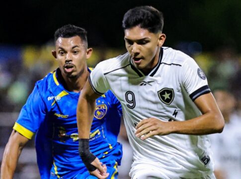 sampaio-correa-aproveita-jogador-expulso-do-botafogo-e-vence-de-virada