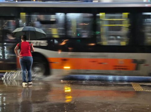 clima:-frente-fria-ameniza-calor-e-provoca-chuvas-em-quase-todo-o-pais