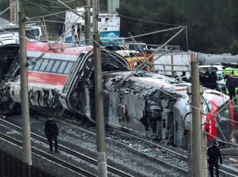 chega-a-39-numero-de-mortos-em-colisao-entre-2-trens-na-espanha