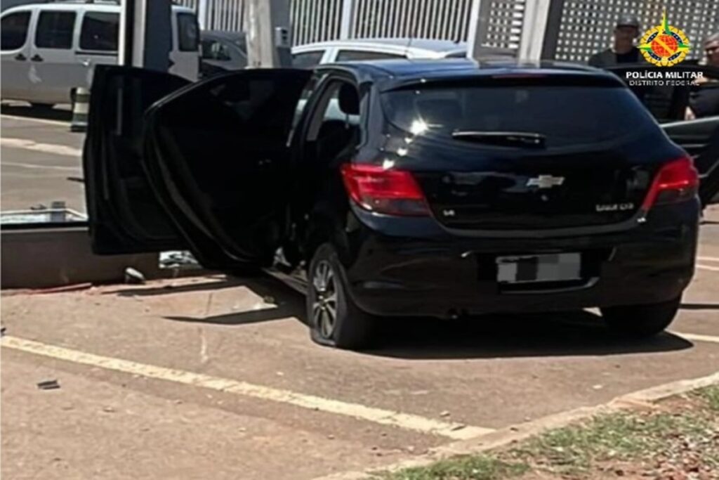 suspeitas-de-roubar-carro-sao-presas-apos-bater-em-muro-de-igreja.-veja-video