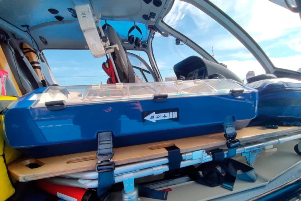 helicoptero-dos-bombeiros-leva-recem-nascida-em-incubadora-pela-1a-vez