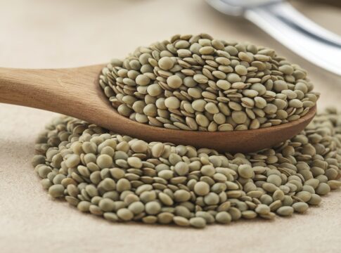 salada-de-lentilha-com-legumes-e-leve,-nutritiva-e-refrescante