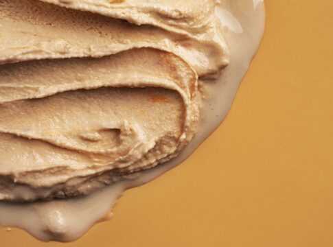 faca-um-sorvete-de-doce-de-leite-cremoso-com-apenas-2-ingredientes