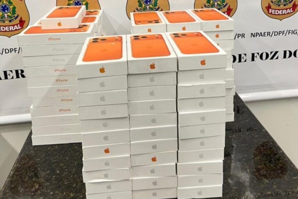 familia-e-flagrada-pela-pf-com-carga-milionaria-de-iphones-17