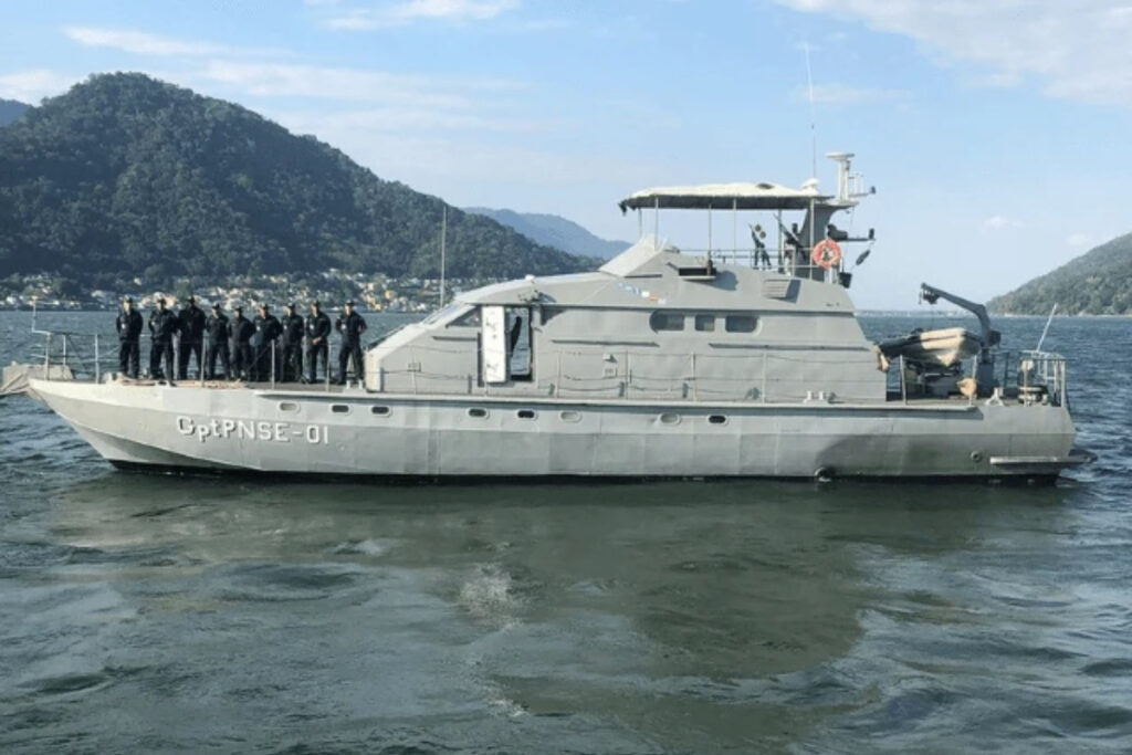 embarcacao-com-6-pessoas-some-no-rio-e-marinha-faz-buscas-no-mar