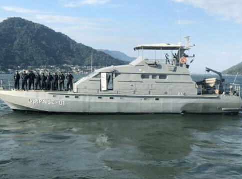 embarcacao-com-6-pessoas-some-no-rio-e-marinha-faz-buscas-no-mar