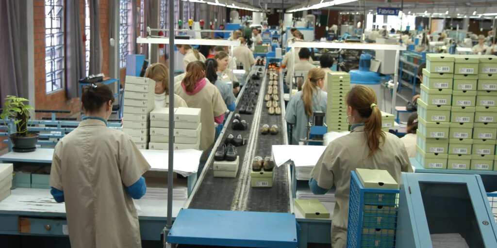 faturamento-da-industria-sobe,-mas-emprego-cai-pelo-terceiro-mes