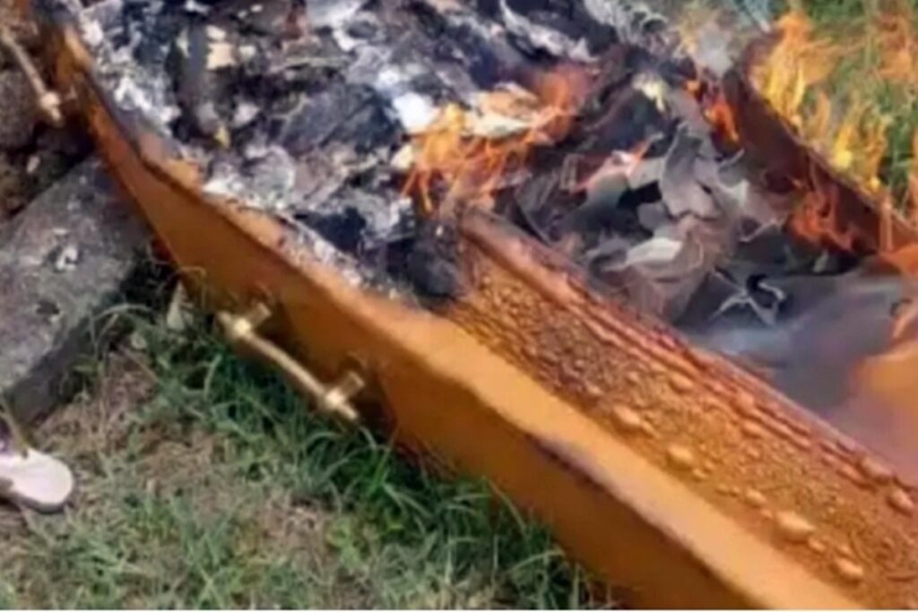 criminosos-invadem-cemiterio-e-ateiam-fogo-em-caixao-durante-enterro