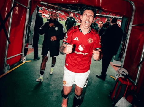 zagueiro-do-united-rebate-idolo-do-clube-apos-triunfo-no-classico