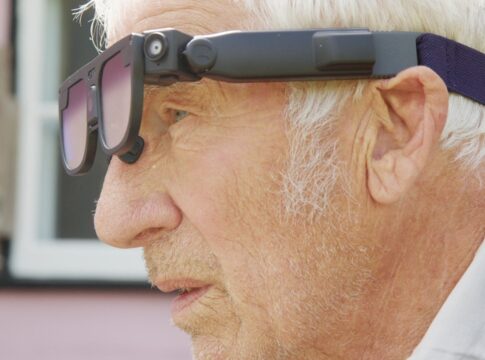 oculos-inteligentes-ajudam-pessoas-com-demencia-a-lembrar-nomes