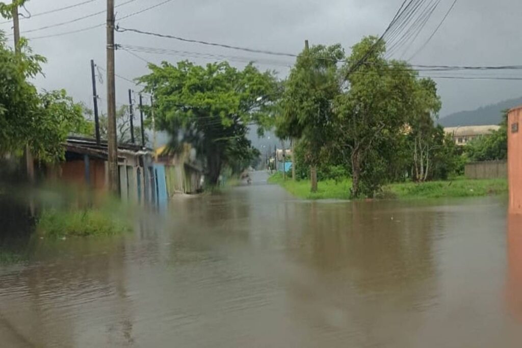defesa-civil-emite-alerta-severo-para-chuvas-fortes-no-litoral-de-sp