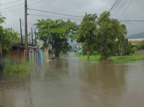 defesa-civil-emite-alerta-severo-para-chuvas-fortes-no-litoral-de-sp