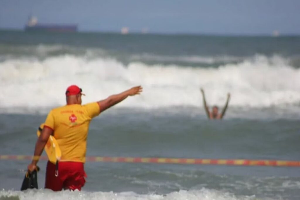 ilhabela:-temporal-provoca-acidentes-e-arrasta-mulher-pela-correnteza.-video