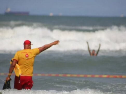 ilhabela:-temporal-provoca-acidentes-e-arrasta-mulher-pela-correnteza.-video