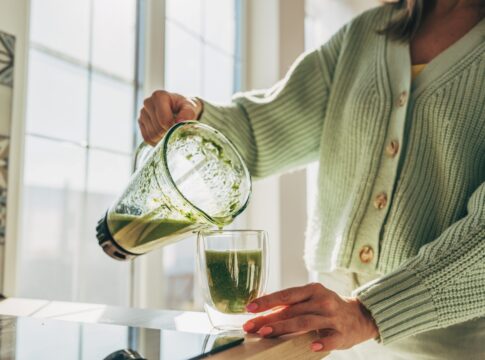 smoothie-de-proteina-pode-ser-“bomba”-de-gordura-e-calorias;-entenda