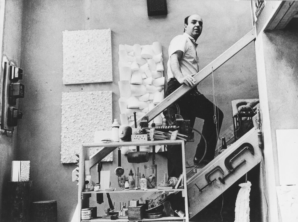 sergio-camargo-no-df:-entenda-a-linguagem-singular-do-escultor