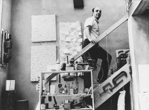 sergio-camargo-no-df:-entenda-a-linguagem-singular-do-escultor