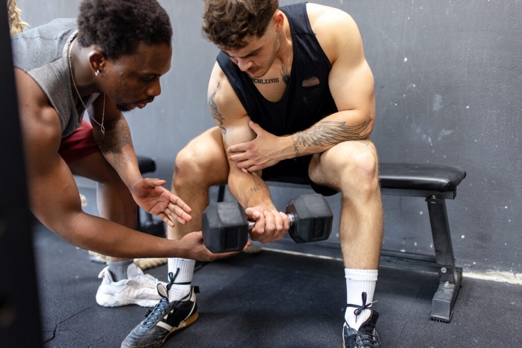 etiqueta-da-academia:-4-coisas-que-irritam-todo-mundo