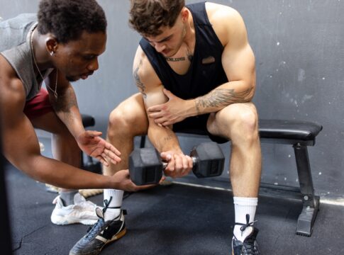 etiqueta-da-academia:-4-coisas-que-irritam-todo-mundo