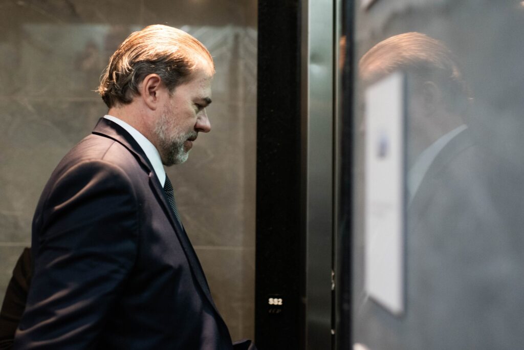 dias-toffoli-precisa-ser-afastado-do-caso-do-banco-master.-e-urgente