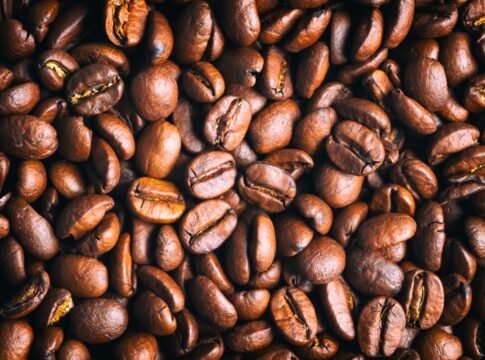 receita-cresce,-mas-exportacoes-de-cafe-do-brasil-desabam-21%-em-2025