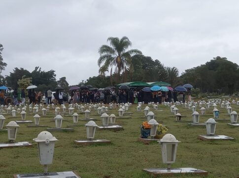 “eterna-saudade”:-familia-se-despede-de-adolescente-morta-por-padrasto.-veja-video