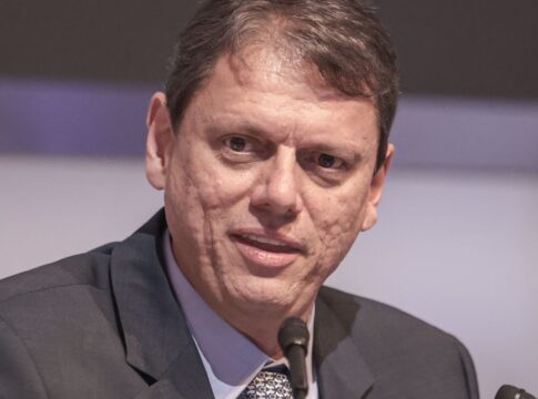 moraes-autoriza-tarcisio-a-visitar-bolsonaro-na-prisao-na-quinta-feira