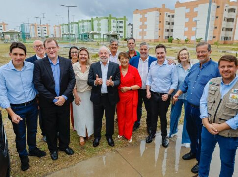 lula-entrega-1.276-unidades-do-minha-casa,-minha-vida-no-rs