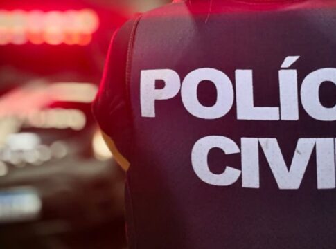 mofo,-insetos:-gerente-de-mercado-e-presa-vendendo-produtos-improprios