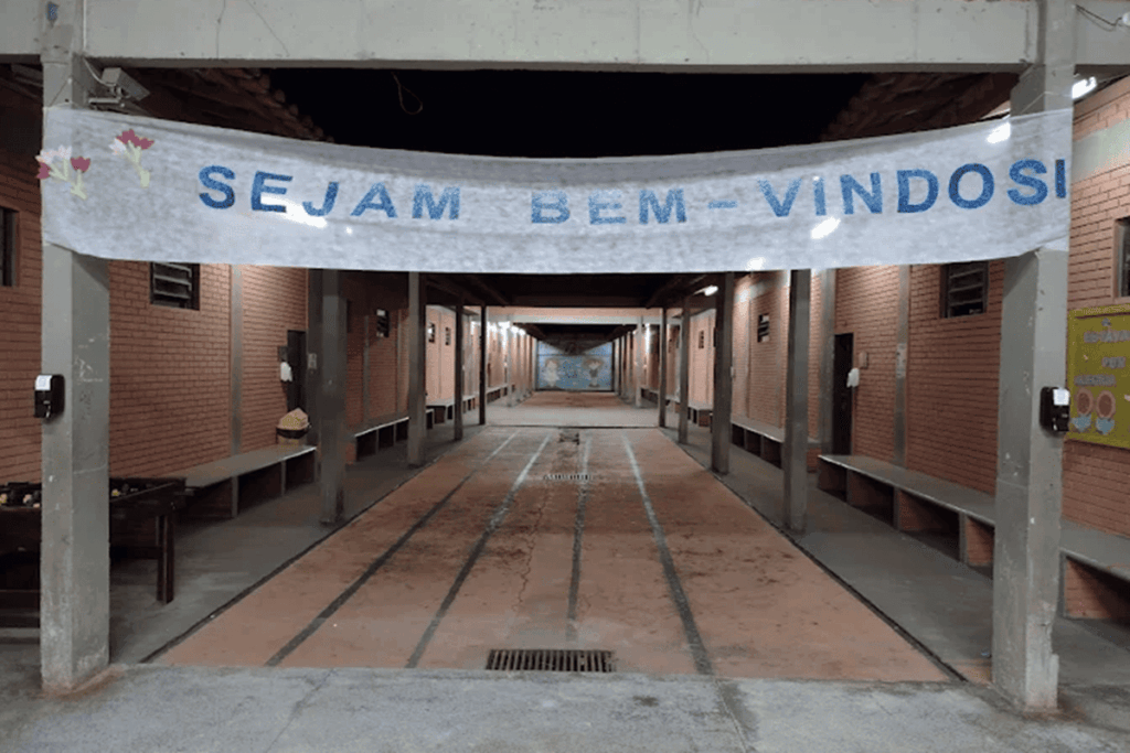 justica-barra-ead-em-colegio-publico-no-entorno-do-df-e-impoe-multa