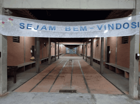 justica-barra-ead-em-colegio-publico-no-entorno-do-df-e-impoe-multa