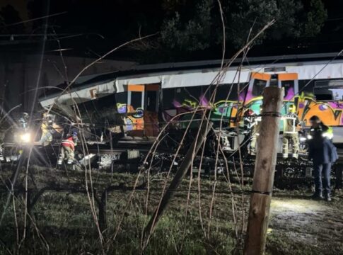 trem-descarrila-na-espanha,-mata-uma-pessoa-e-deixa-37-feridos