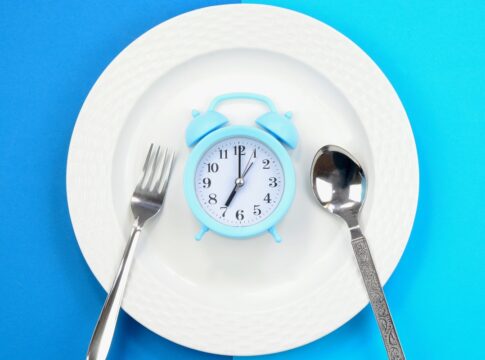 como-se-faz-jejum-intermitente?-e-so-ficar-sem-comer?-entenda-tecnica