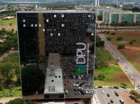 apos-4-meses-da-votacao-de-lista,-lula-segura-indicacao-de-dpu