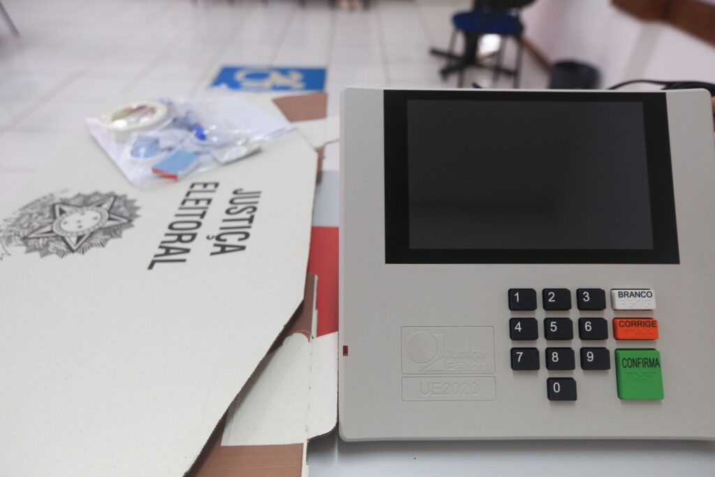 tse-vai-gastar-r$-2-milhoes-com-caixas-de-papelao-para-urnas